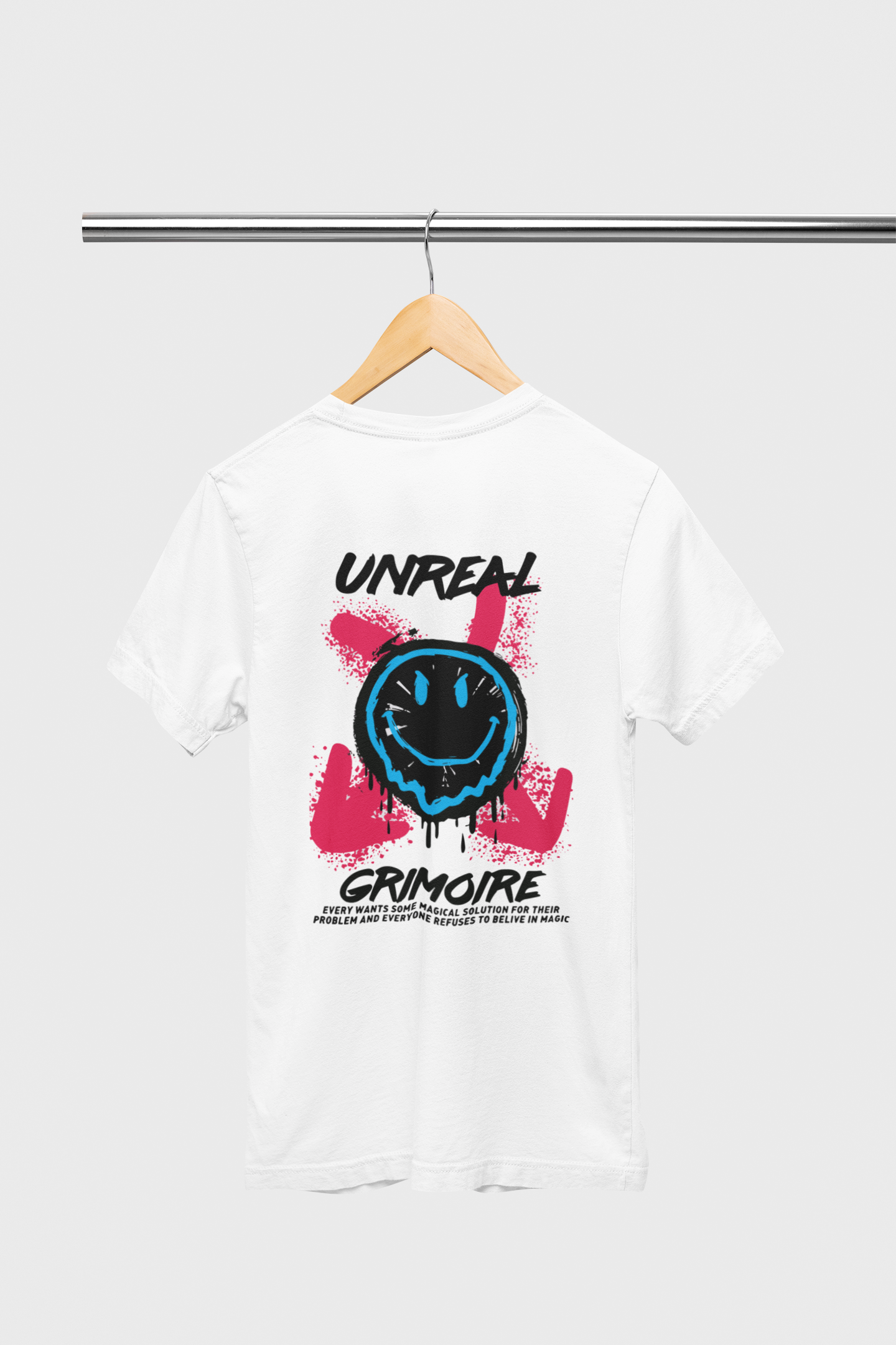 Camiseta con Cara Derretida y Frase "Unreal"