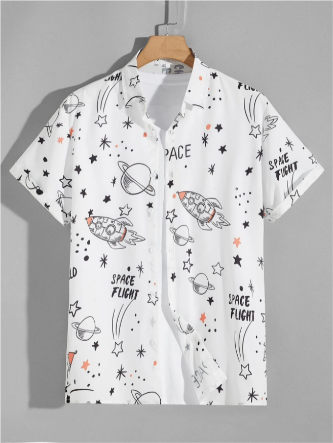 Camisa con estampado de letras y galaxias