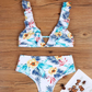 Bañador bikini fruncido con estampado floral con planta